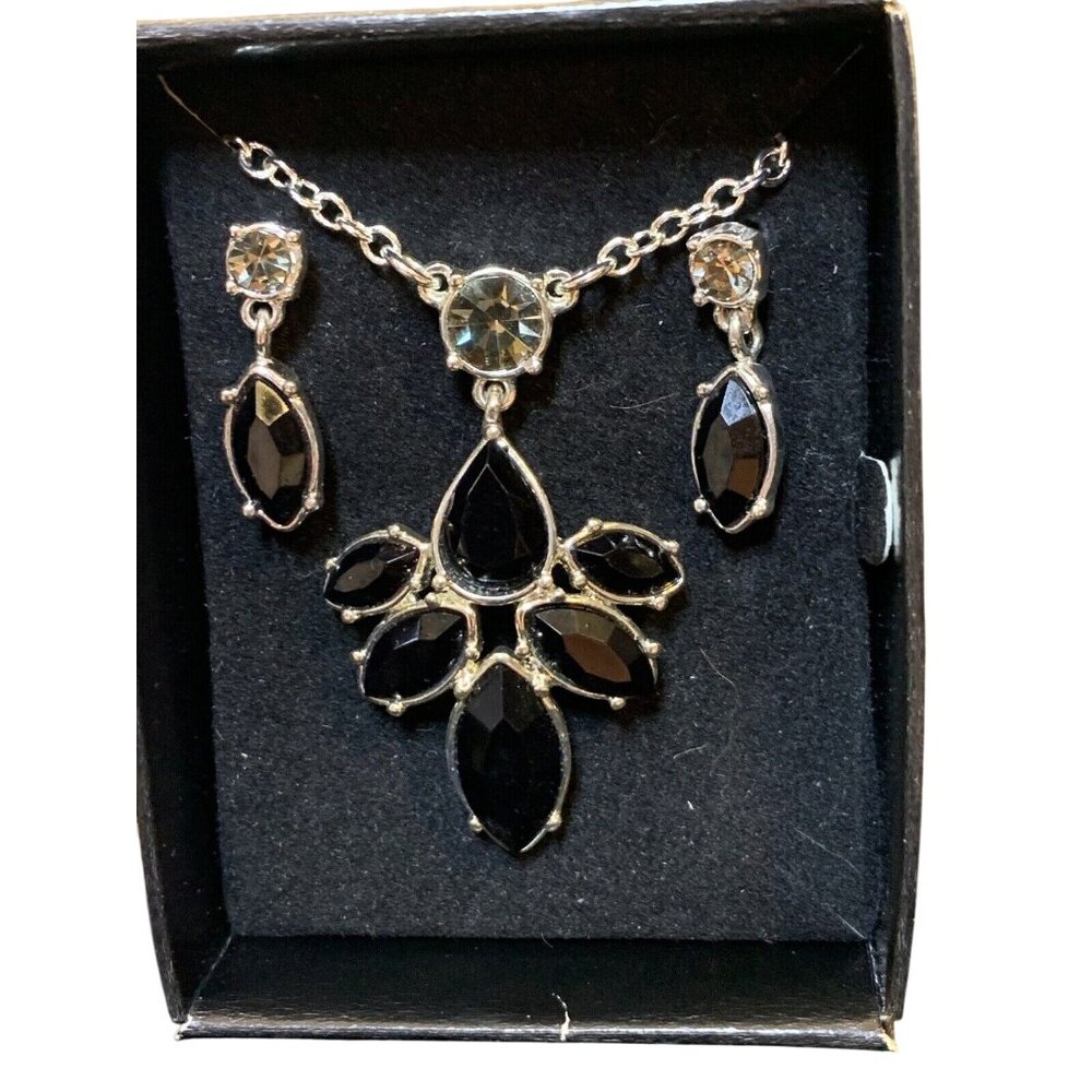 Avon Floral Clusters Necklace & Earrings Gift Set Silver Tone (1559-A-B)